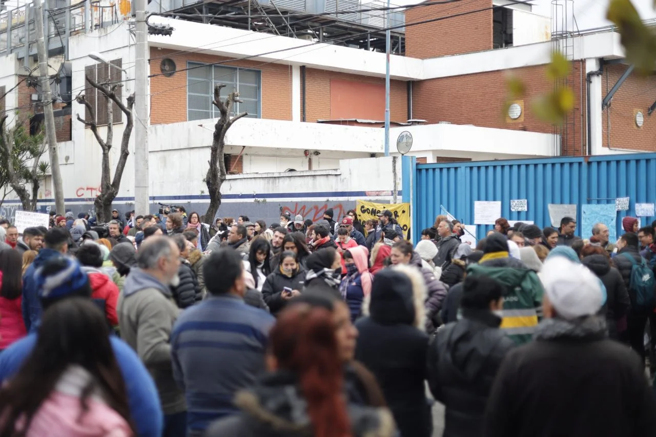 Comedores protestan frente a los galpones del Ministerio de Capital Humano