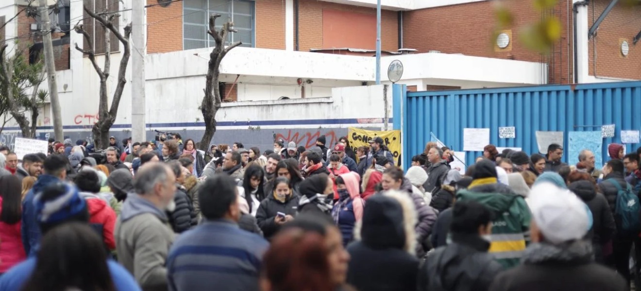 Comedores protestan frente a los galpones del Ministerio de Capital Humano