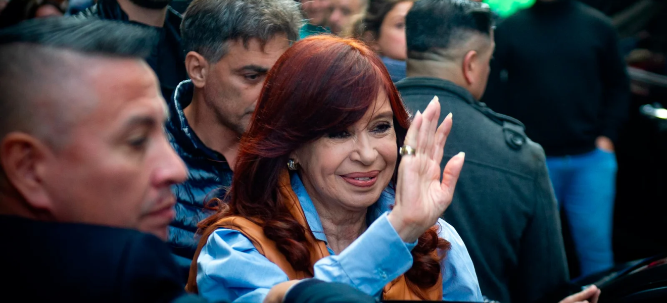 CFK contra Nación por no continuar obras del gasoducto y dejar que se pudra comida