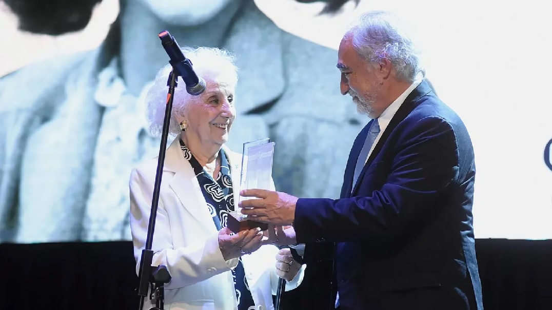 Estela de Carlotto recibió el premio Ana Frank por su lucha inclaudicable por la Memoria, la Verdad y la Justicia