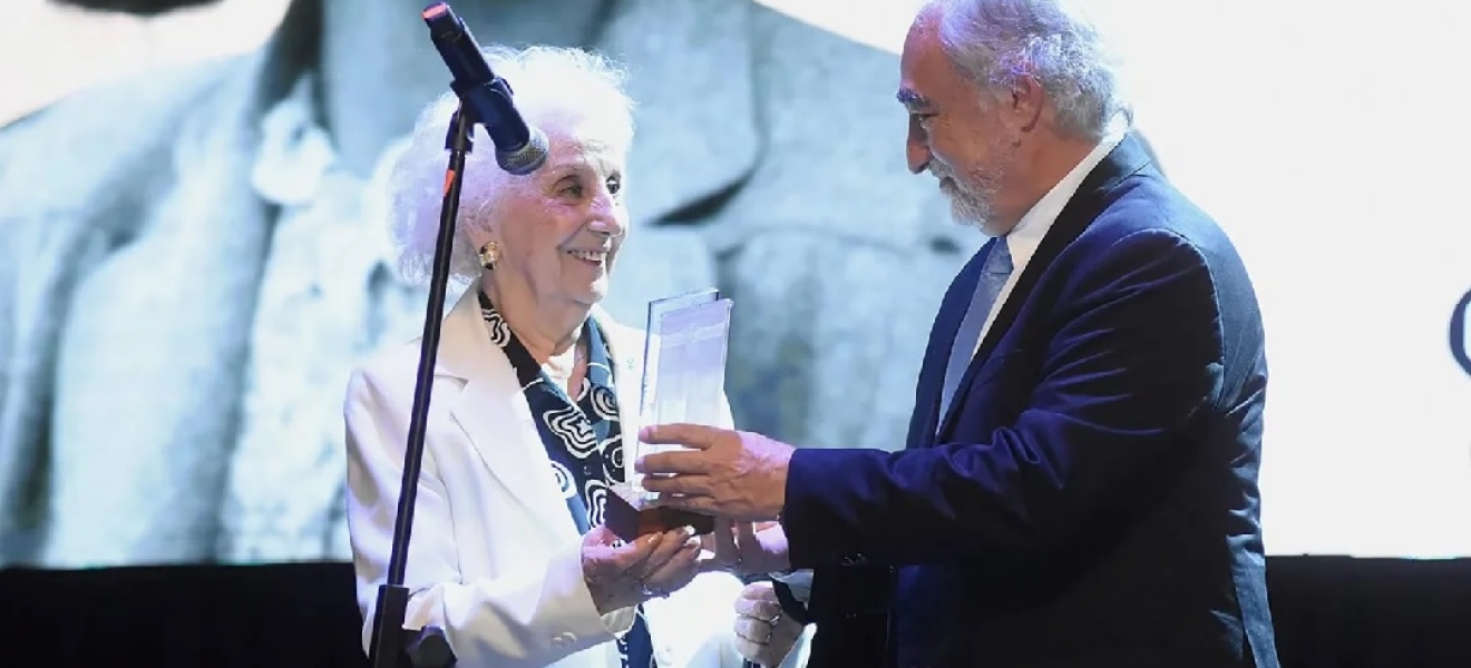 Estela de Carlotto recibió el premio Ana Frank por su lucha inclaudicable por la Memoria, la Verdad y la Justicia