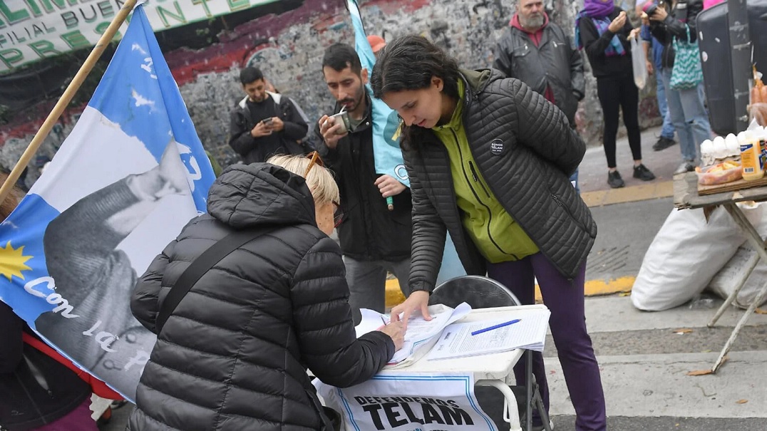 Ya se juntaron más de un millón de firmas contra la privatización del Correo, Aerolíneas y los medios públicos