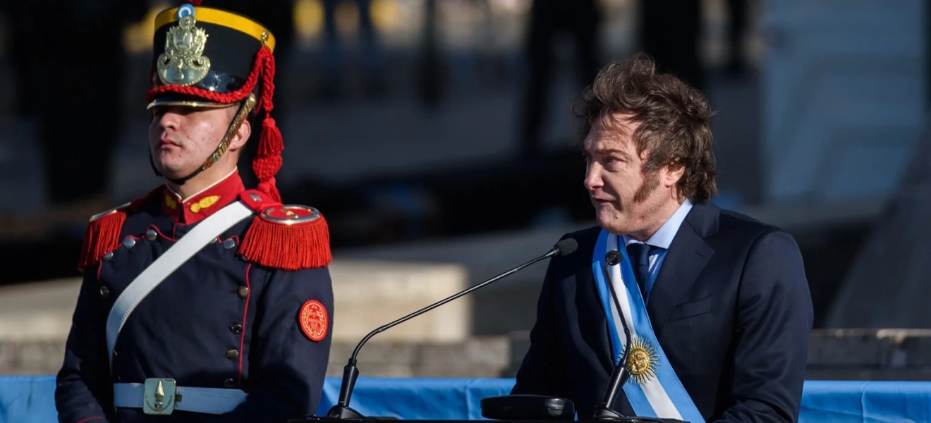 Milei encabezó el acto por el Día de la Bandera en Rosario: hubo varias expresiones en rechazo a su gestión