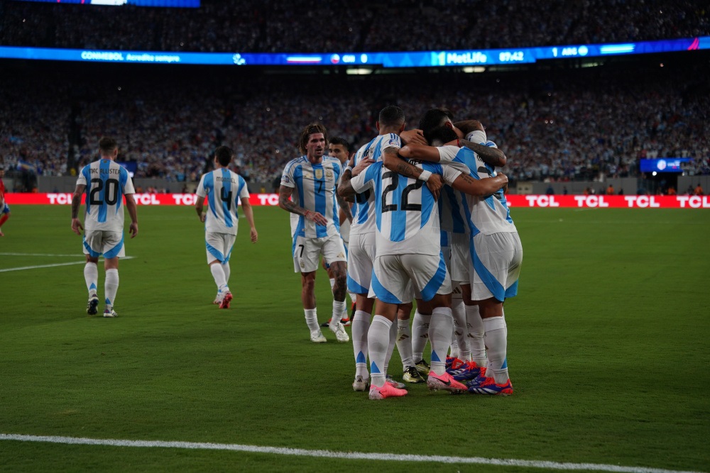 La selección Argentina venció 1-0 a Chile y clasificó en la Copa América