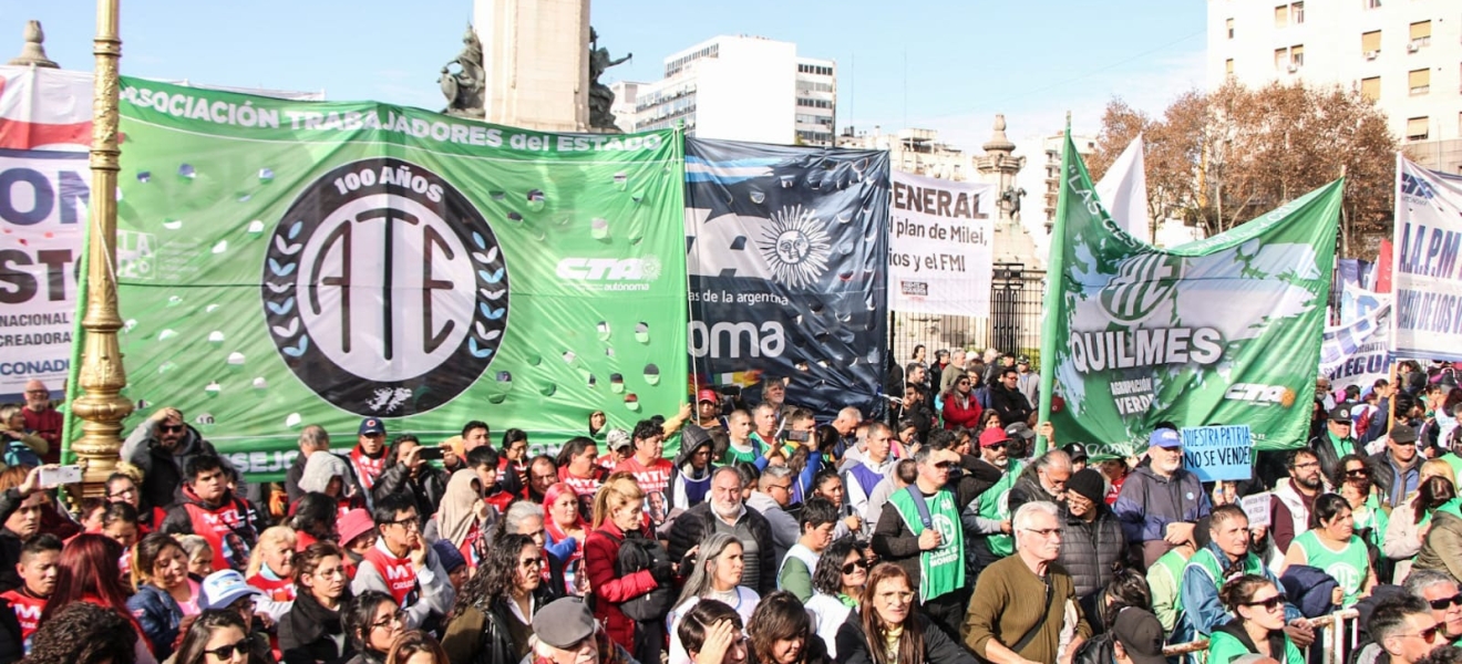 En el Día de los Estatales, ATE movilizó frente al Congreso contra la Ley Bases