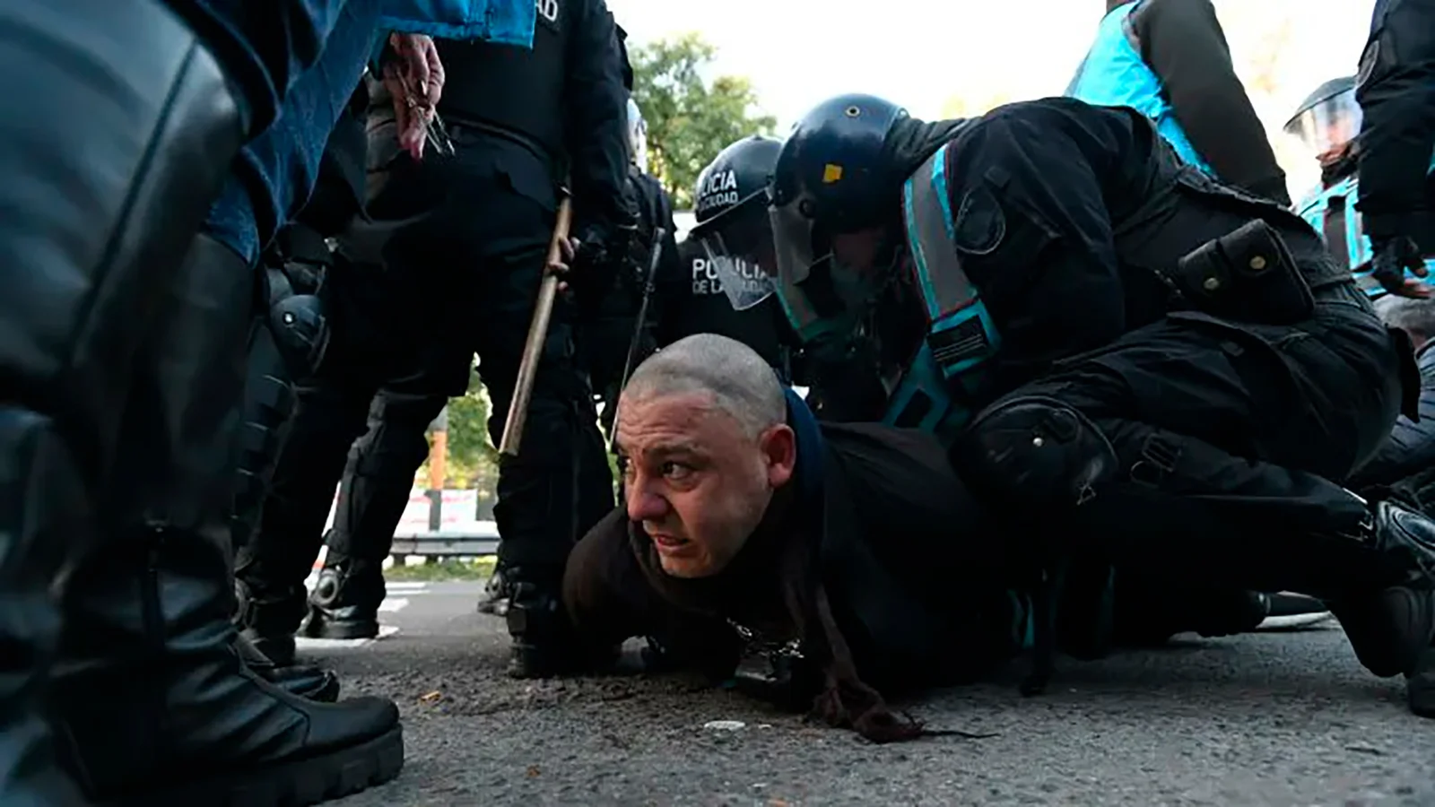 ATE protestó contra los despidos y hubo represión en la sede del INTI