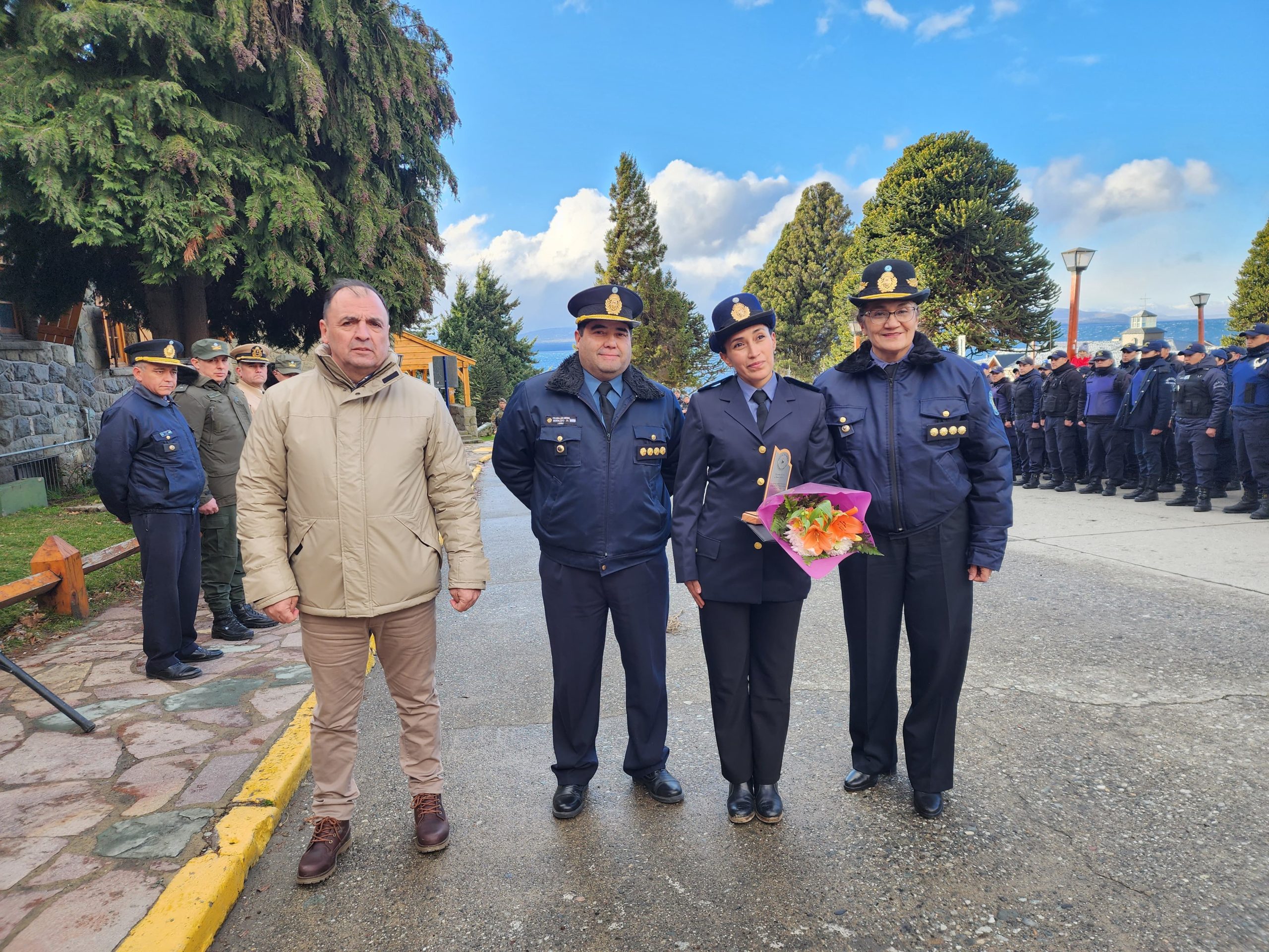 Distinguen a la oficial inspector que evitó una usurpación en El Bolsón