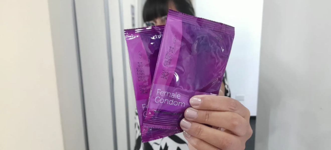 El preservativo y campo de látex evitan Infecciones de Transmisión Sexual