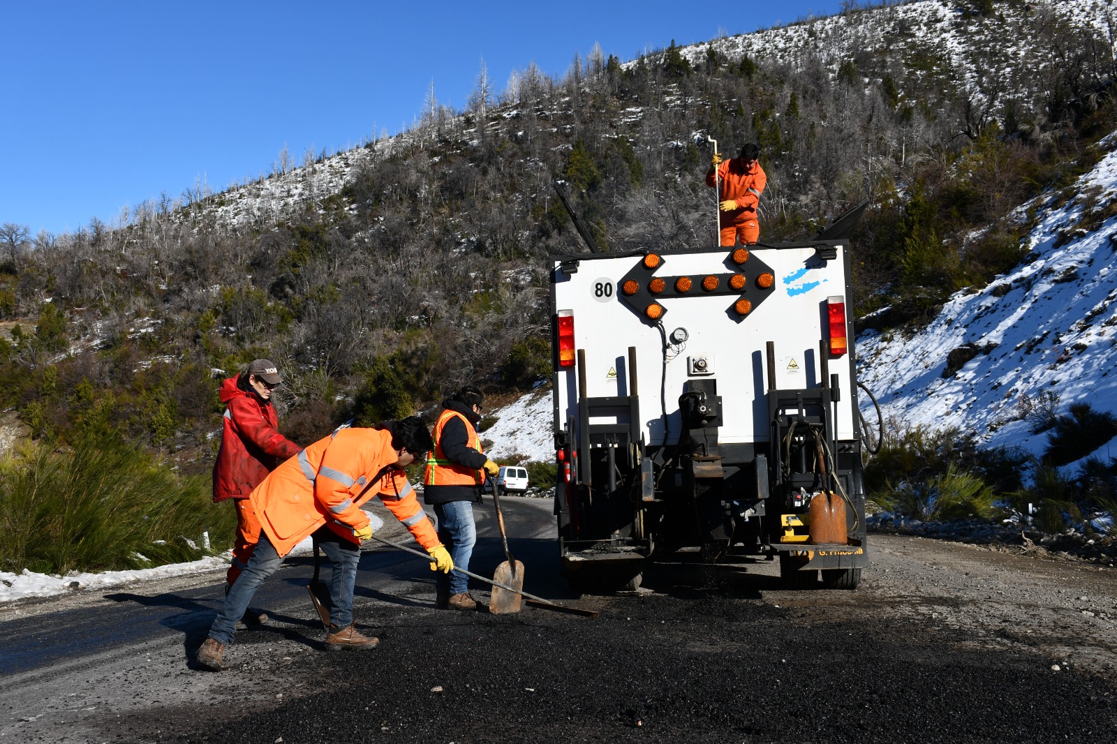 Vialidad Nacional: tareas de bacheo en la RN 40 entre Bariloche y El Bolsón