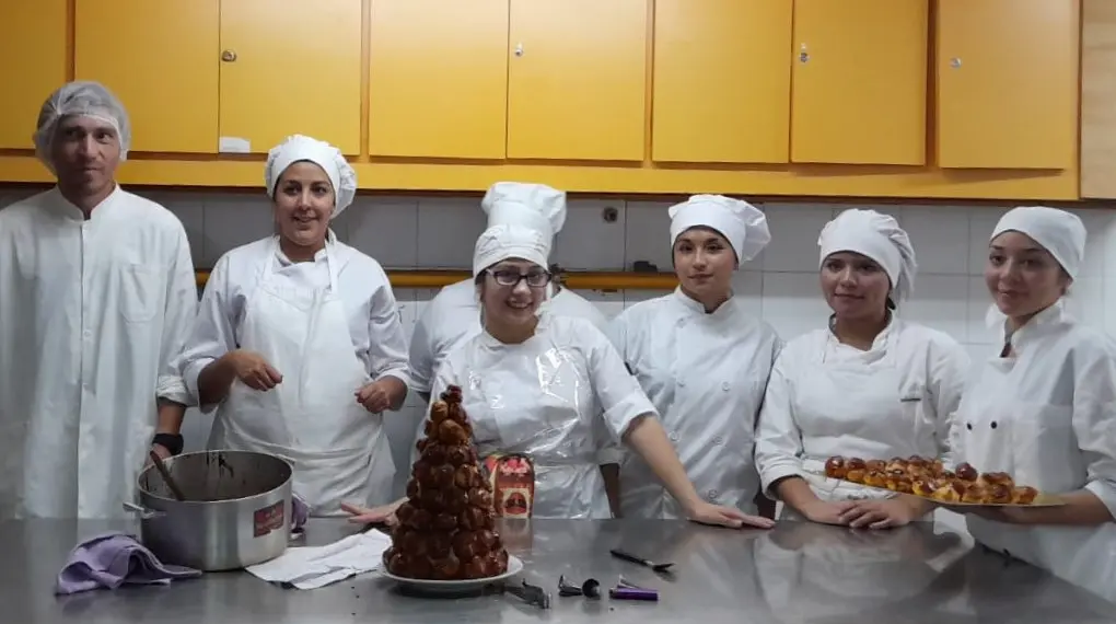 Pastelería artesanal: estudiantes de Bariloche organizan concurso de tortas