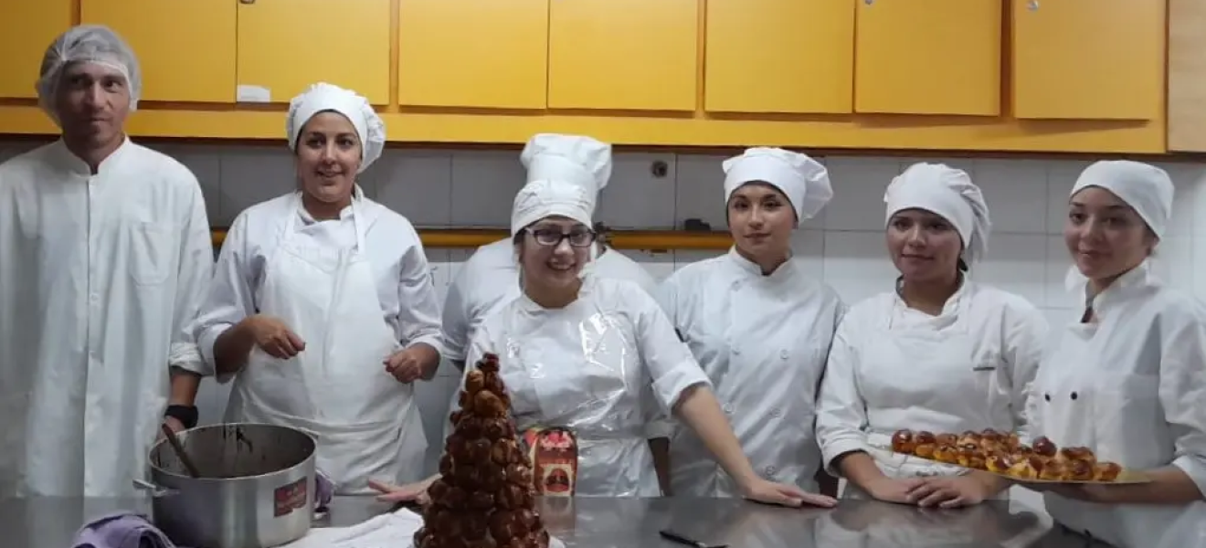 Pastelería artesanal: estudiantes de Bariloche organizan concurso de tortas