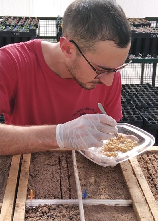 El suelo patagónico y la germinación es parte del estudio en la UNCo