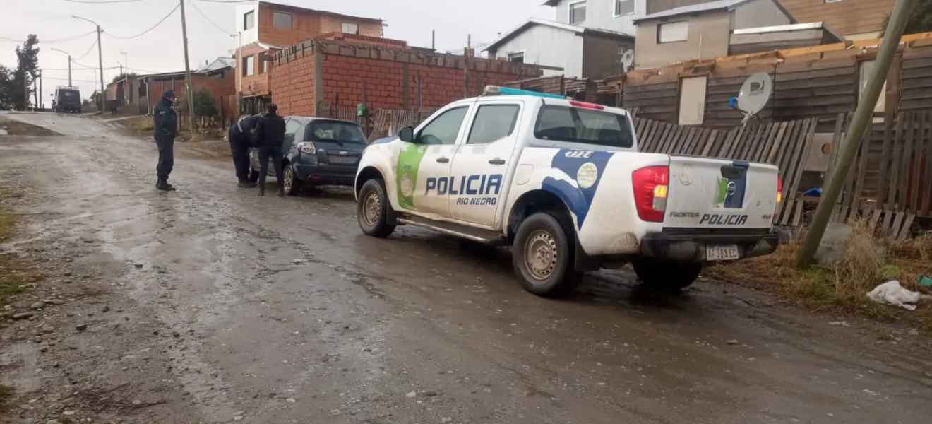 Bariloche: Policía recupera un auto robado en Viedma y detiene a una mujer