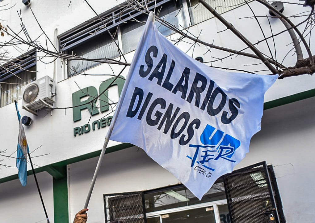 Sindicato docente de Río Negro exige pago equitativo de salarios