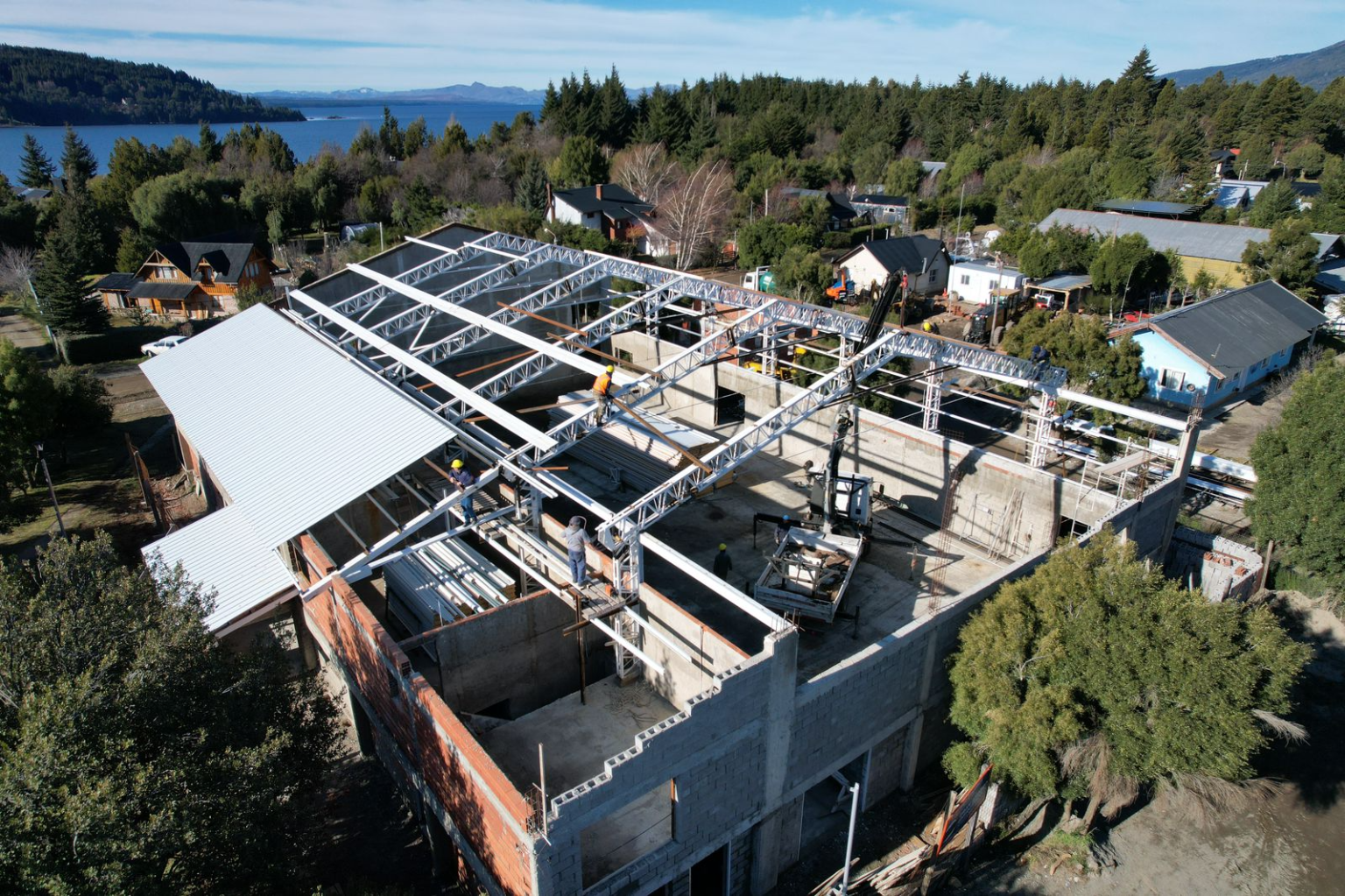 Notable avance del Gimnasio municipal 5 en el km 13 de Bariloche