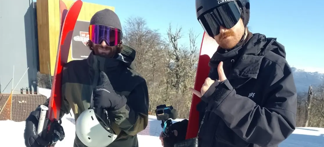 Un reconocido esquiador estadounidense puso a prueba la nieve de El Bolsón