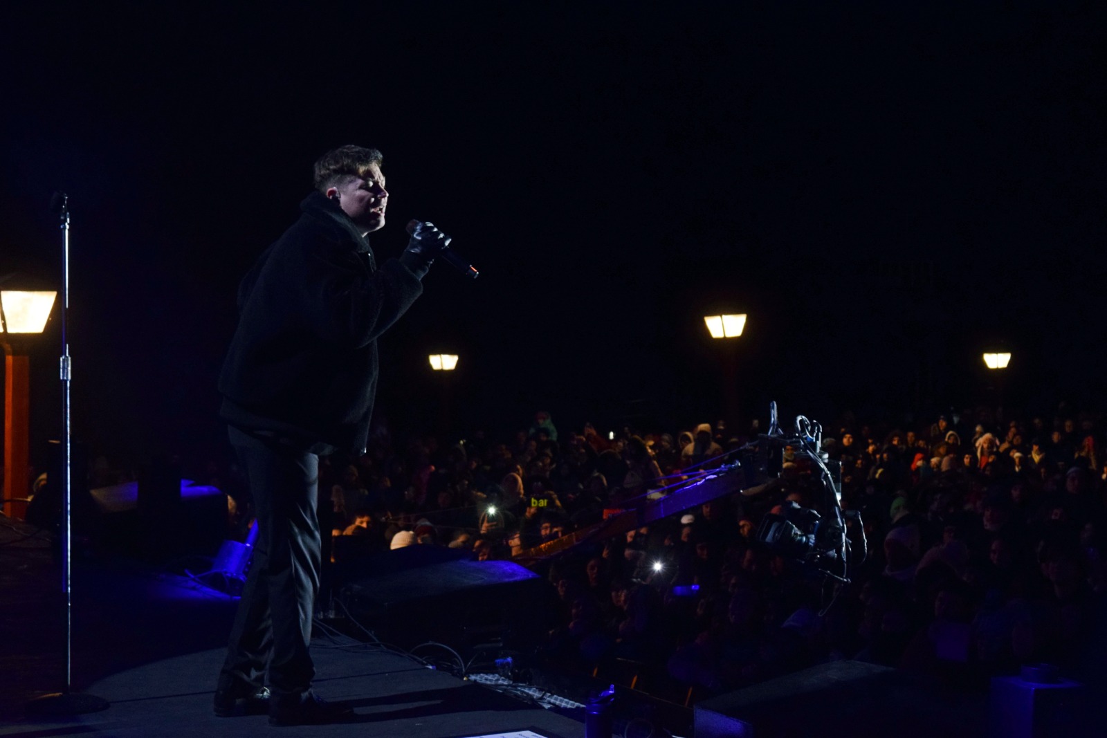 Emanero cerró la primera noche de la Fiesta de la Nieve