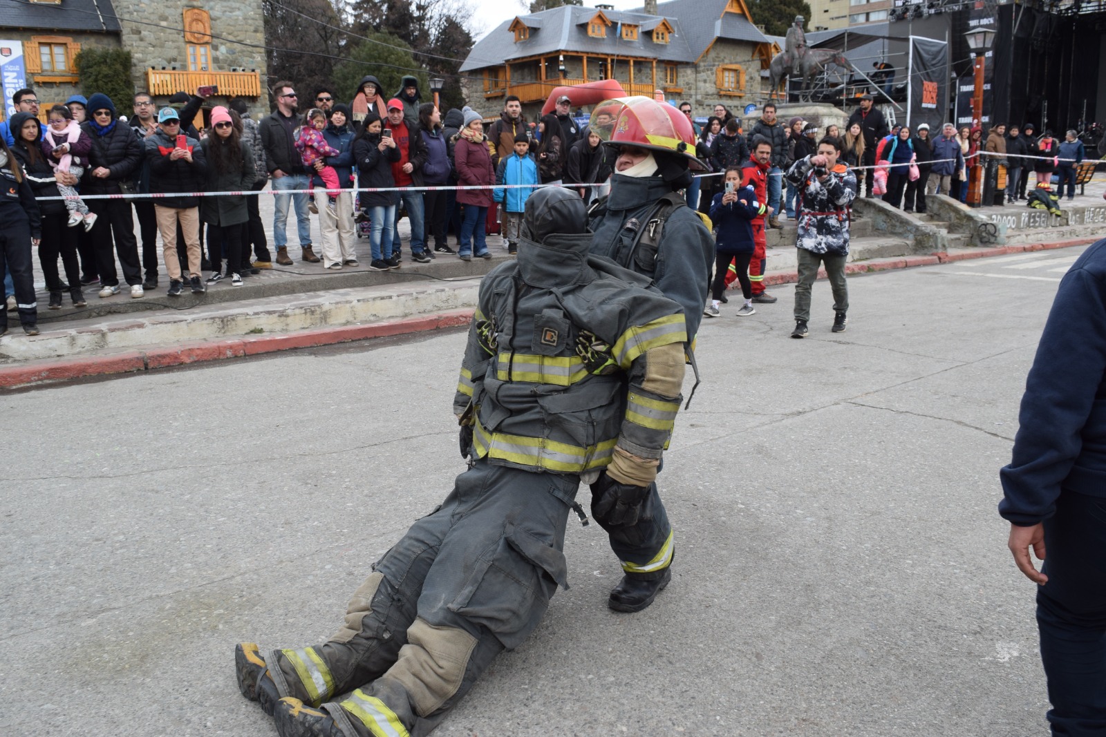 Bomberos Voluntarios de Bariloche participaron de la Fiesta de la Nieve