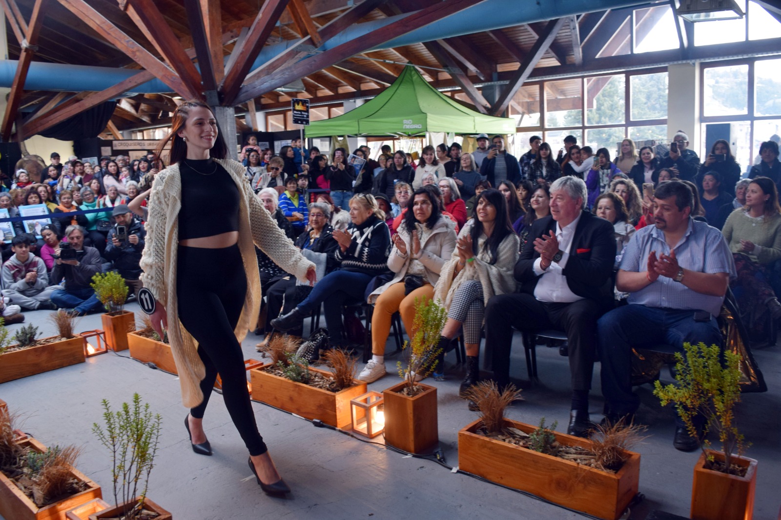 Se realizó el concurso del Pullover en la Fiesta de la Nieve