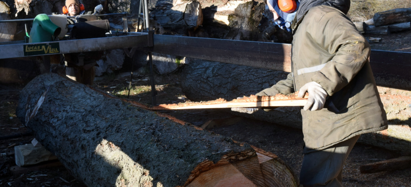 Construcción del galpón de la Cooperativa Jóvenes por Bariloche