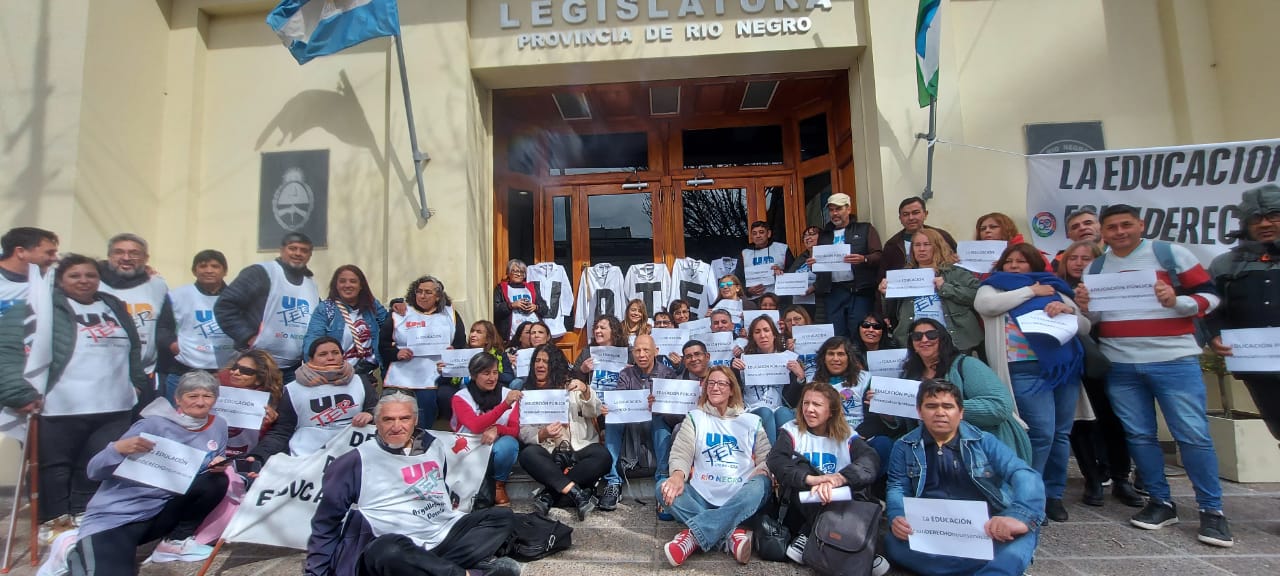 (((video))) UnTER en la Legislatura de Río Negro por la educación como derecho