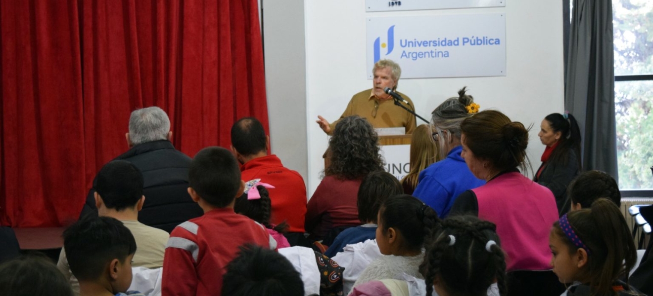 El intendente de Bariloche en el homenaje de las victimas del Cerro Ventana