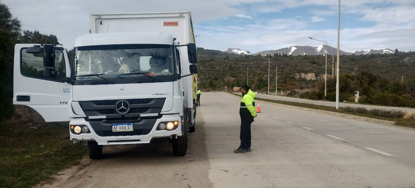 Bariloche: Infracciones y retención de vehículo en control de ruta