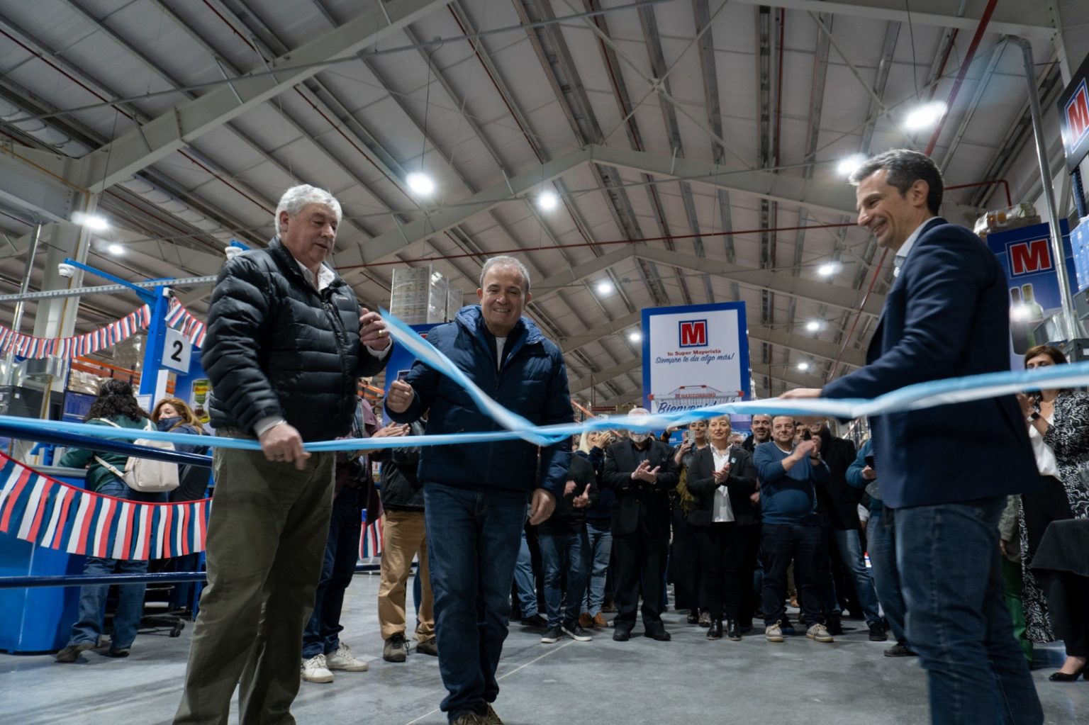 El intendente de Bariloche participó de la inauguración de un mayorista