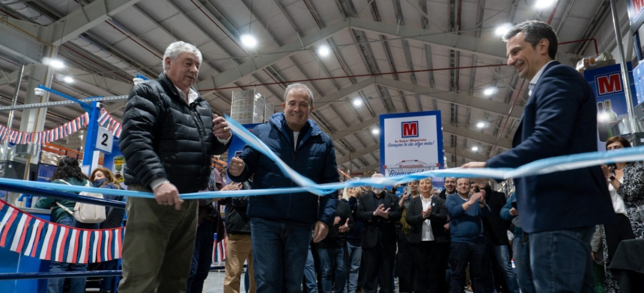 El intendente de Bariloche participó de la inauguración de un mayorista