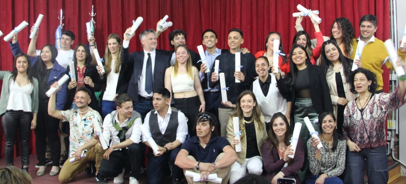 25 graduados y graduadas recibieron su título en la UNCo Bailoche