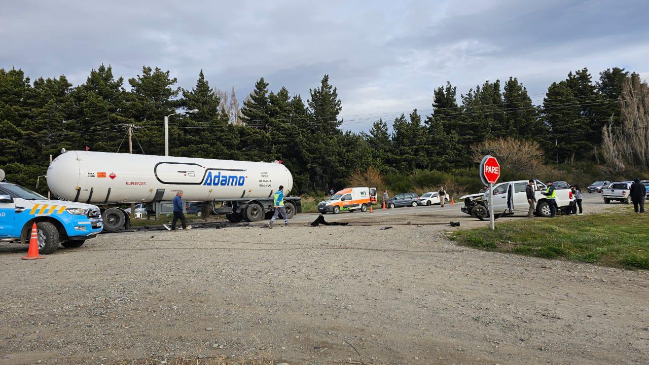 El Municipio de Bariloche colaboró en un choque este viernes en las chacras