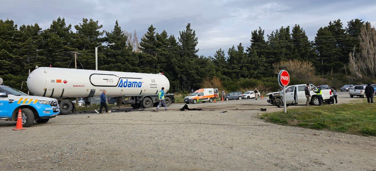 El Municipio de Bariloche colaboró en un choque este viernes en las chacras