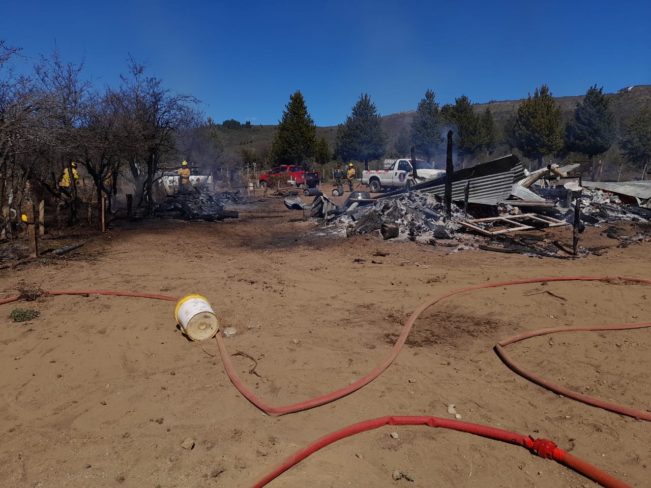 Protección Civil Bariloche colaboró en un incendio en Arroyo del Medio