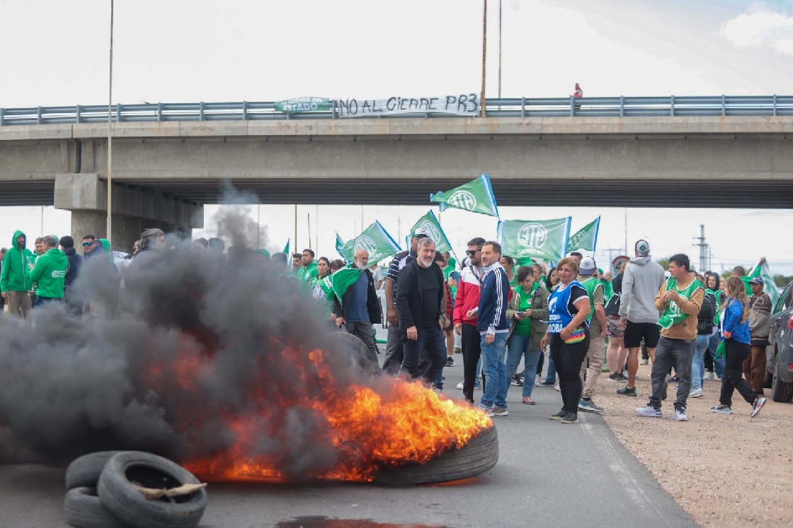 El Secretario General de ATE Nacional encabeza un corte de ruta en Córdoba