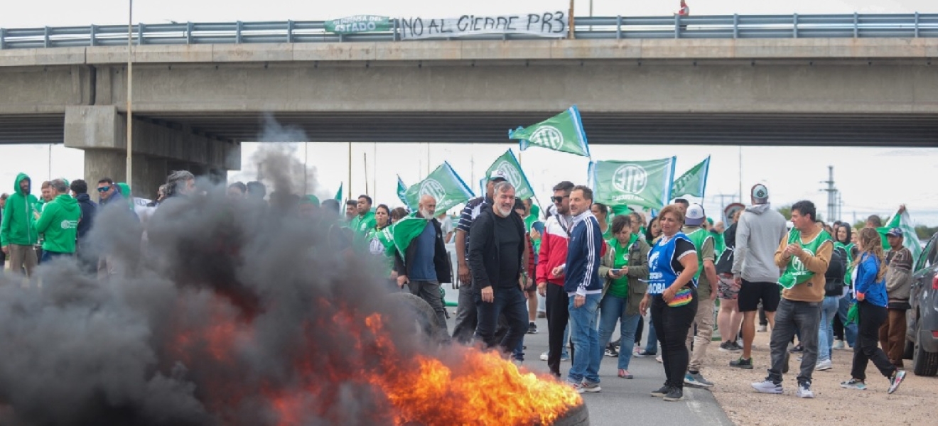 El Secretario General de ATE Nacional encabeza un corte de ruta en Córdoba