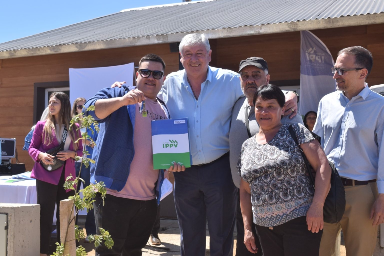 Bariloche: El intendente participó de la entrega de viviendas en el barrio Frutillar