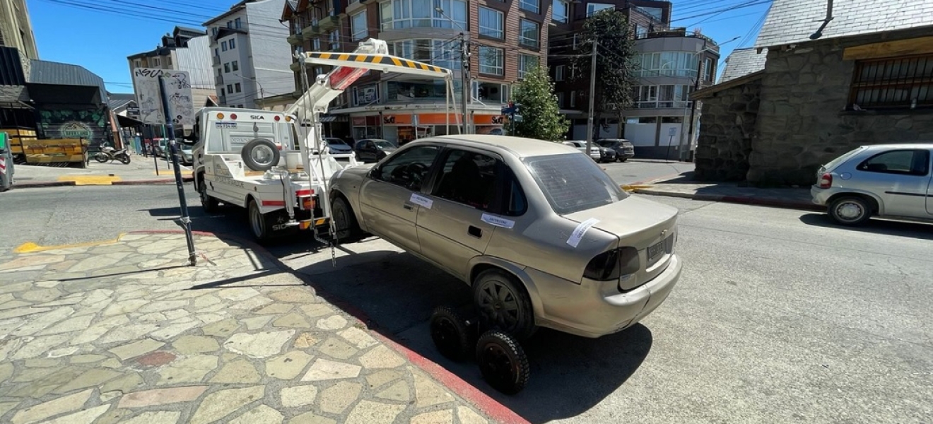 En Bariloche se avanza el repintado de sendas y cordones en Onelli y Neuquén