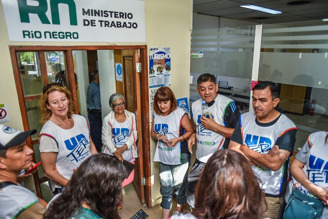 (((video))) Rio Negro: UnTER reclamó en la Secretaría de Trabajo