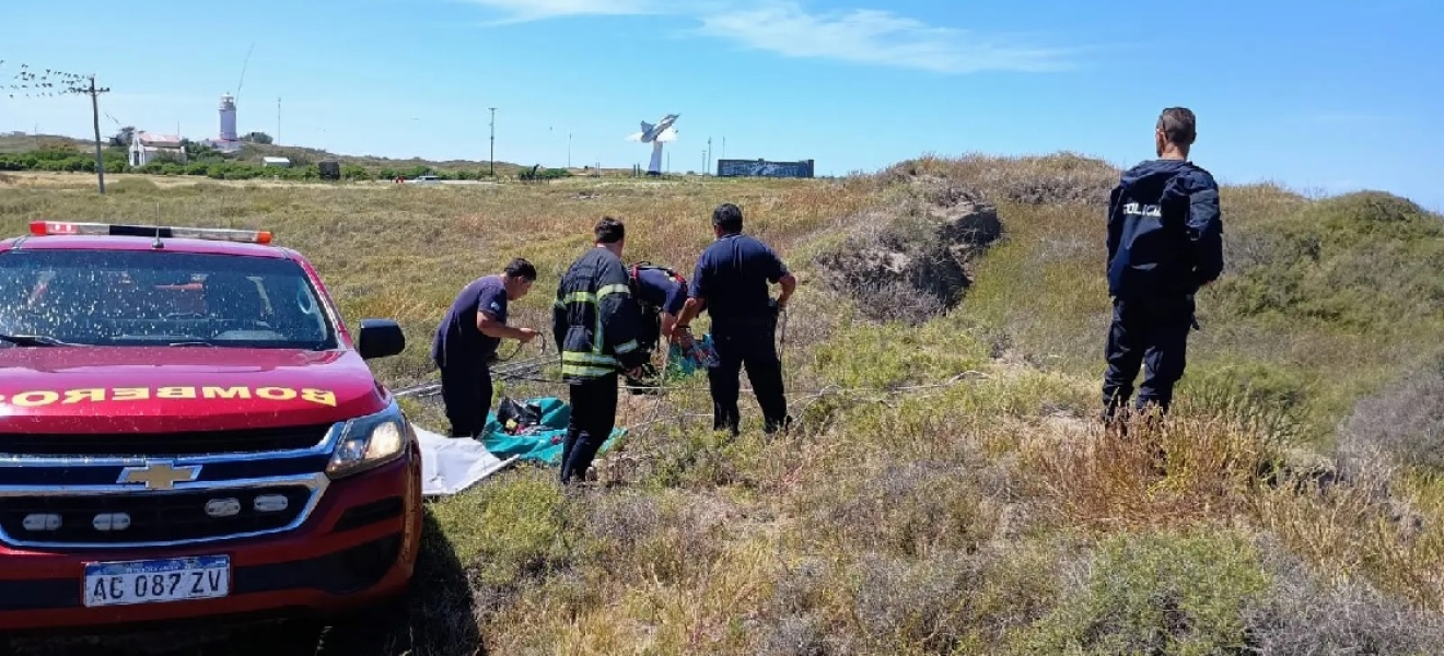 En un importante operativo, Policía de Rio Negro rescató a un parapentista en El Cóndor