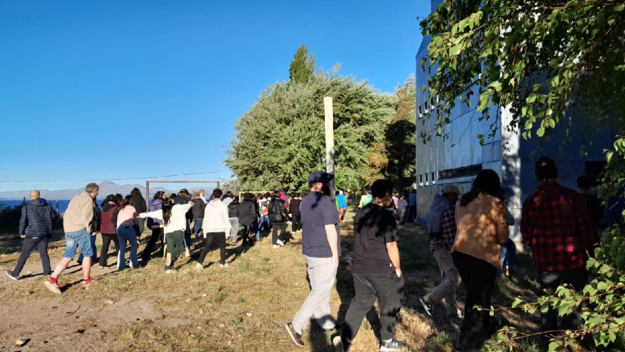 Se realizó un simulacro de evacuación en un Instituto de Bariloche