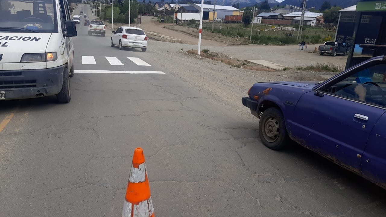 Continua en Bariloche la demarcación de sendas peatonales