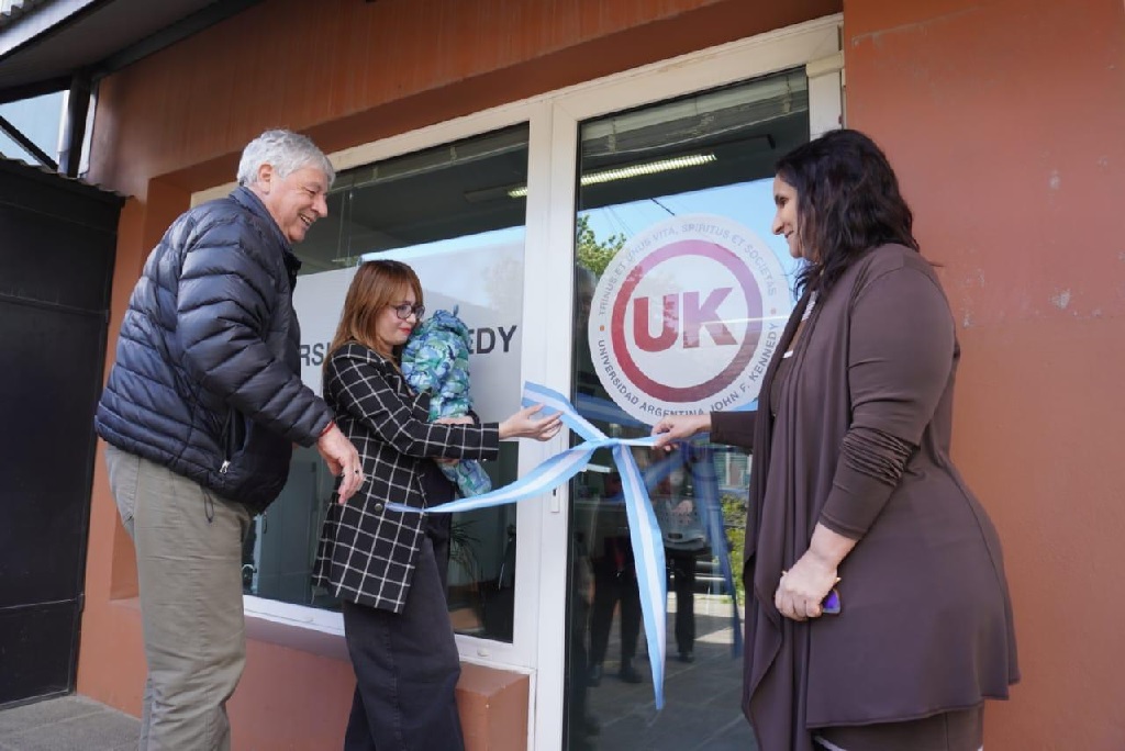 Inauguración de la nueva sede de la Universidad Kennedy en Bariloche, estuvo el intendente