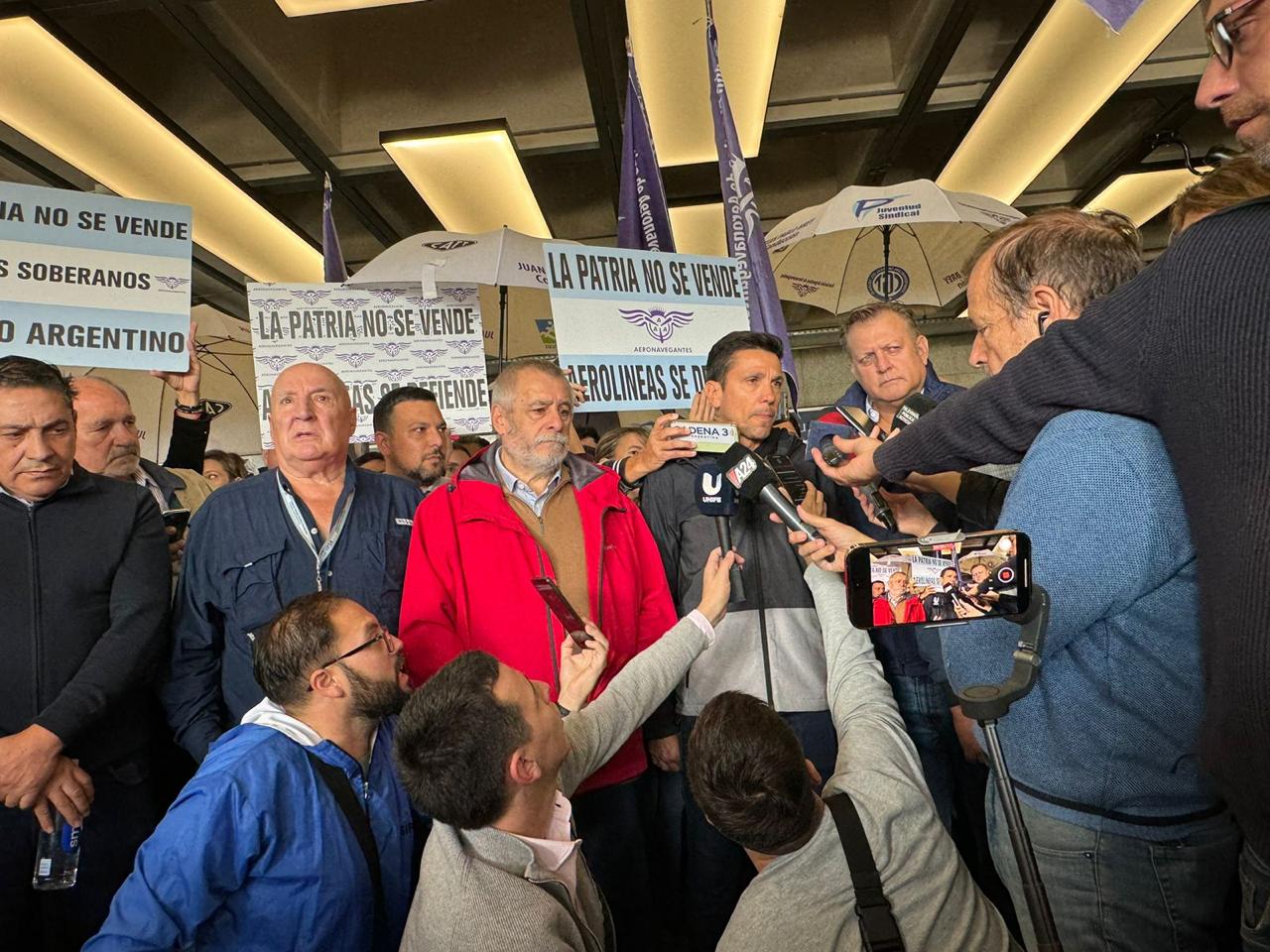 Persecución a Sindicatos Aeronáuticos: repudian al gobierno por la militarización del sector