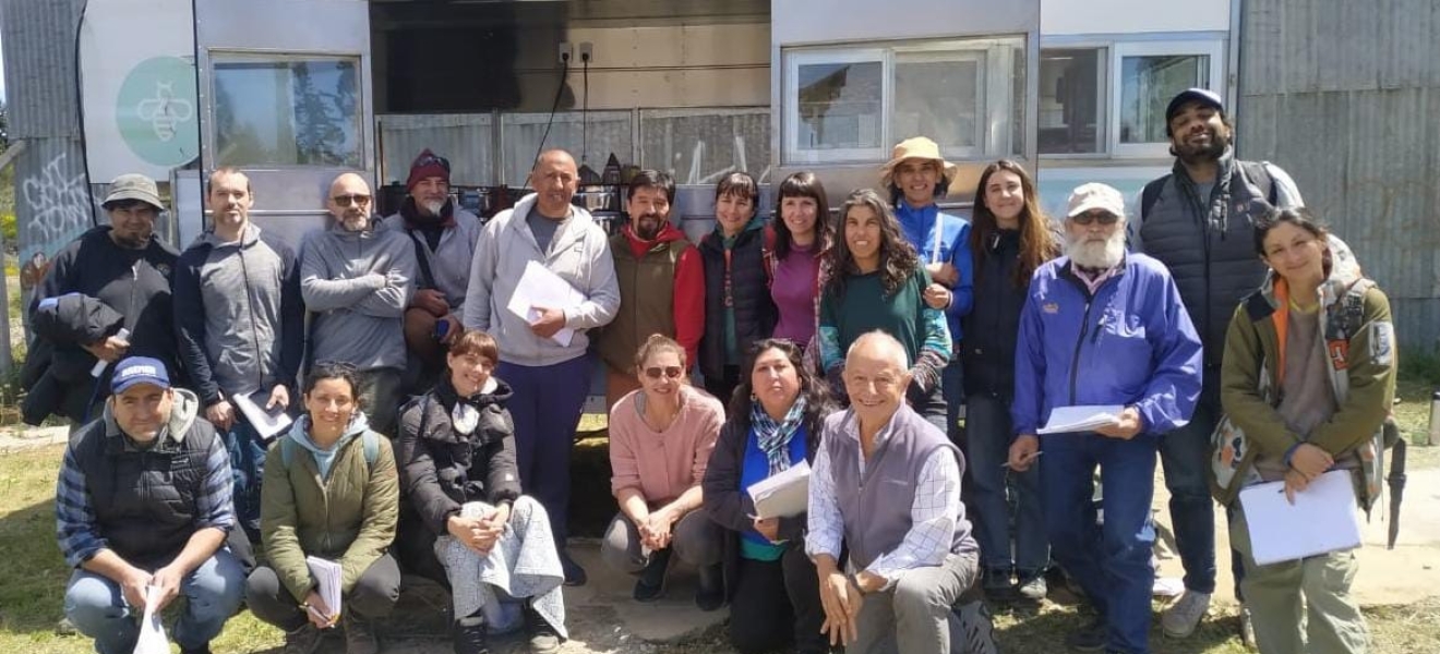 Bariloche: Alumnos de Apicultura visitan la Sala de Extracción de Miel