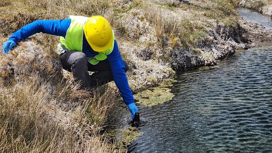 Rio Negro: Realizan muestreo participativo de agua en un nuevo proyecto metalífero