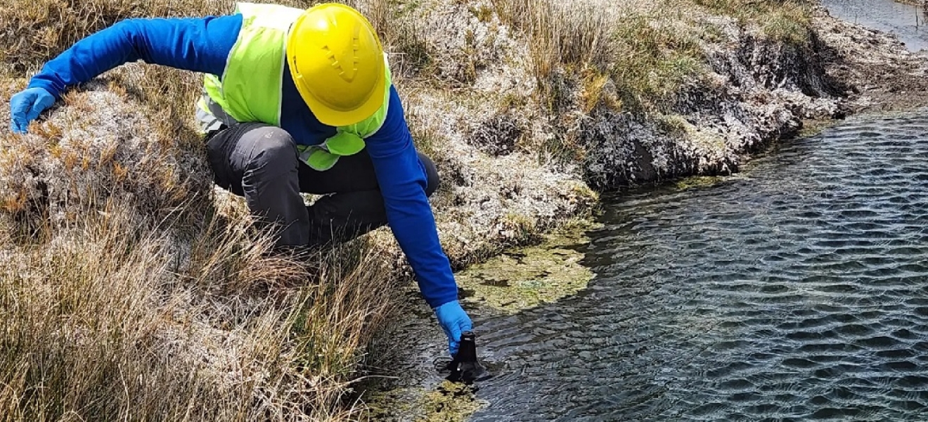 Rio Negro: Realizan muestreo participativo de agua en un nuevo proyecto metalífero