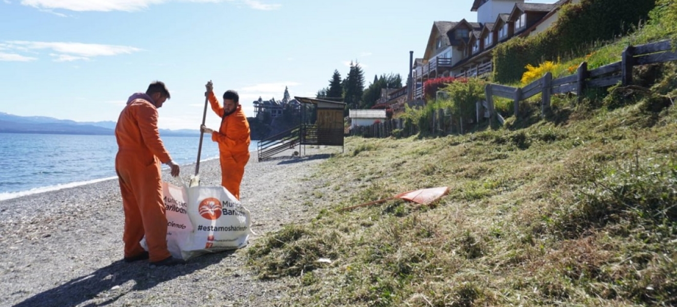 Bariloche: Delegación Cerro Otto desmalezó y limpió Playa Bonita