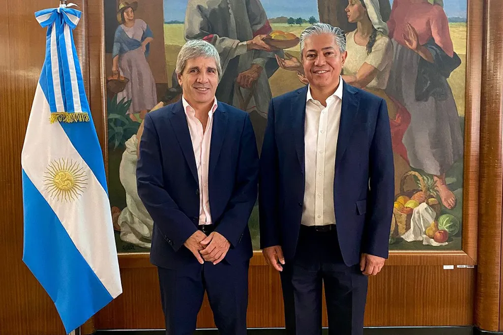 Gobernador de Neuquén se reunió con el ministro Luis Caputo en Buenos Aires