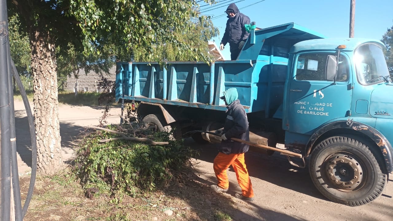 Delegación El Cóndor avanza con trabajos clave para mejorar las calles de Bariloche