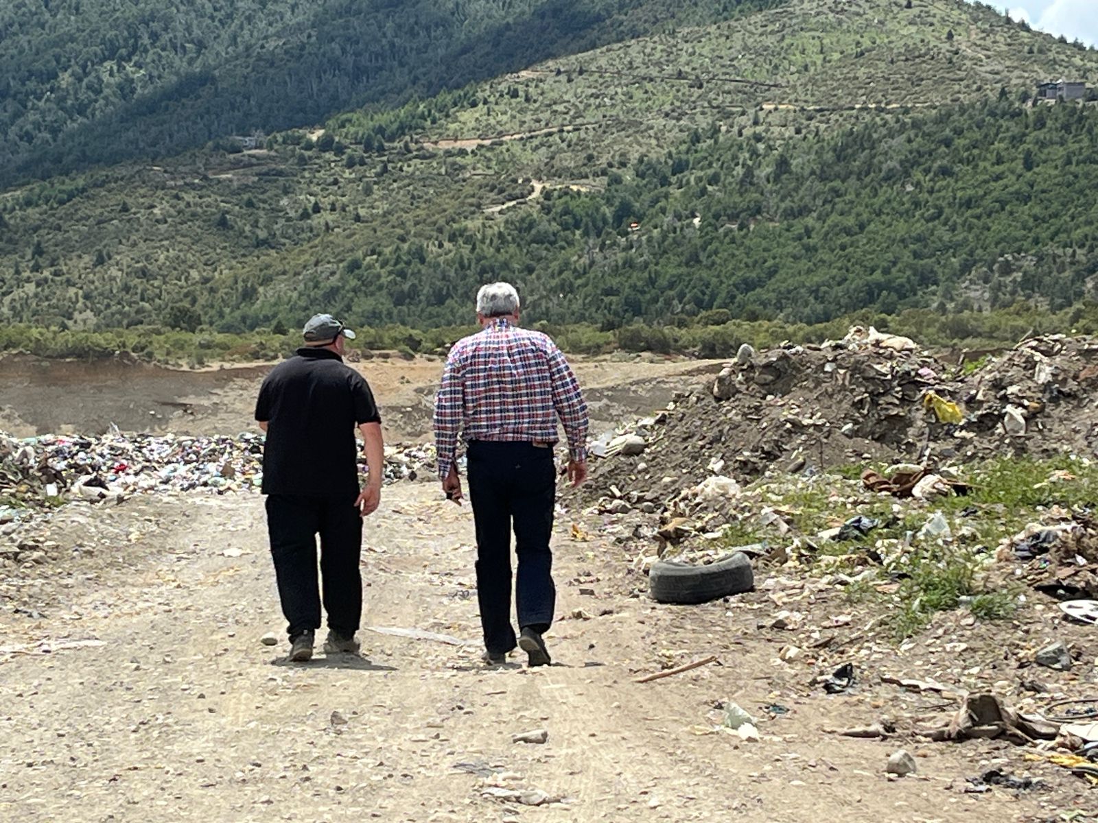 Bariloche: El intendente recorrió el vertedero después del incendio